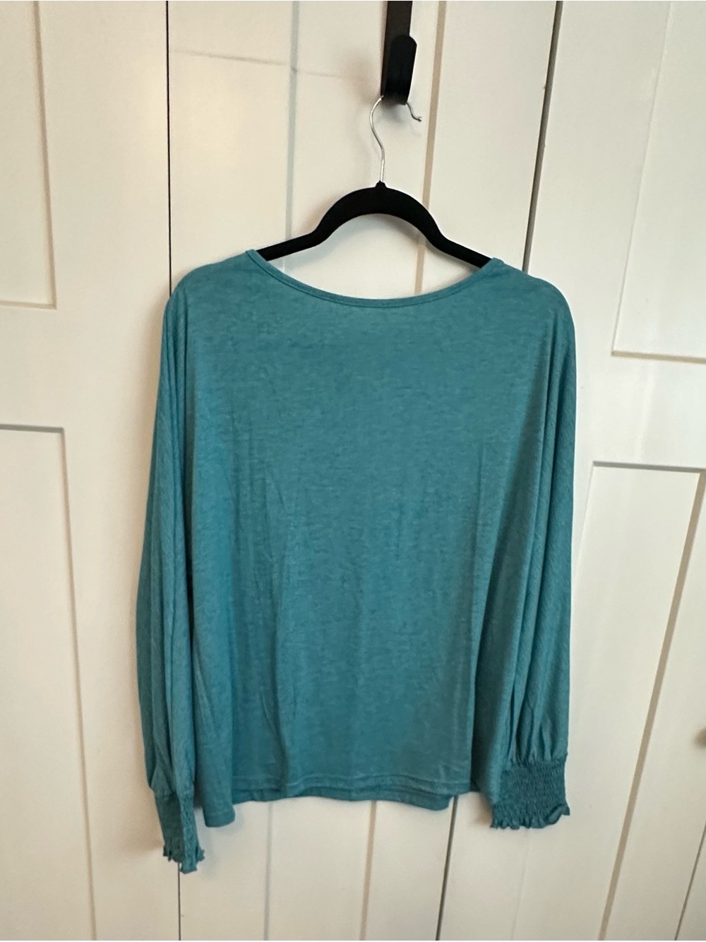 Light bluish green Long-Sleeve Tee with Smocked Cuffs